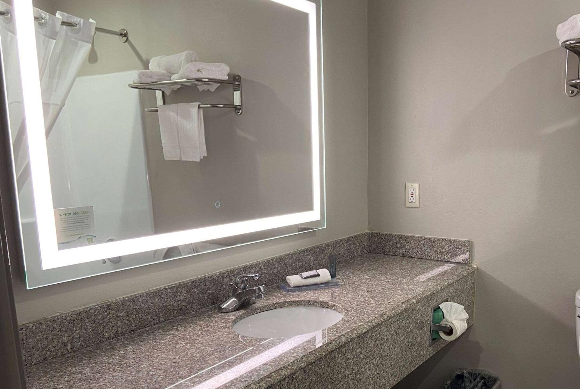 Days Inn & Suites By Wyndham Tahlequah Luaran gambar